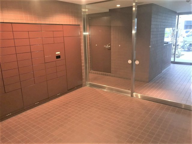 A-standard本郷三丁目のエントランス