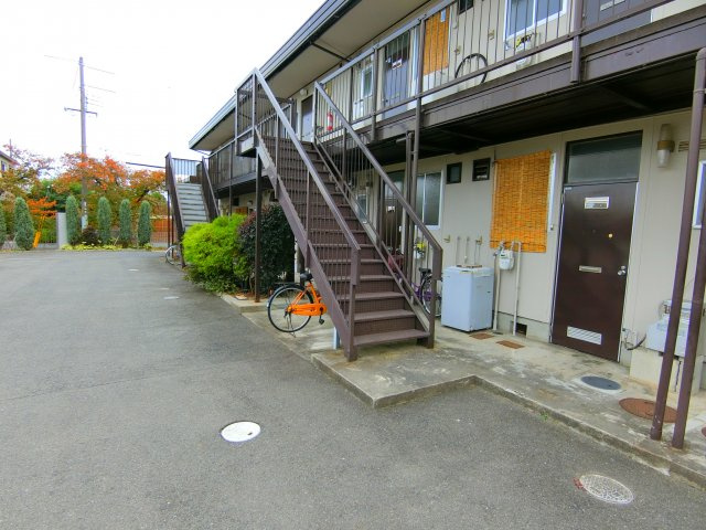 新上野ハイツのエントランス