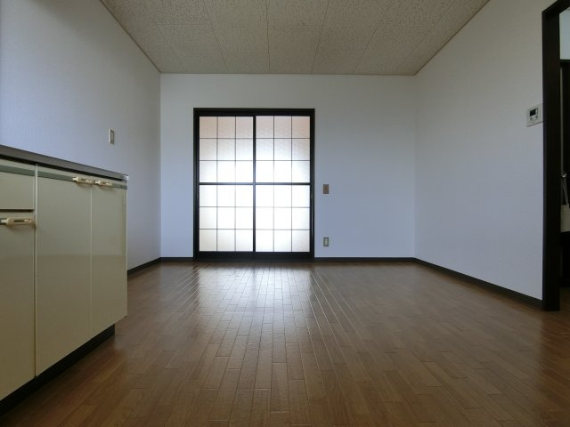 新上野ハイツの居間・リビング