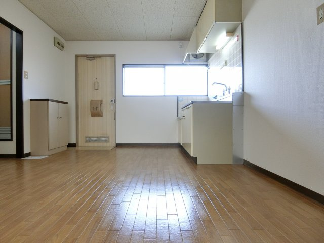 新上野ハイツの居間・リビング