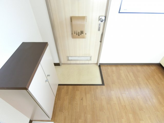 新上野ハイツの玄関