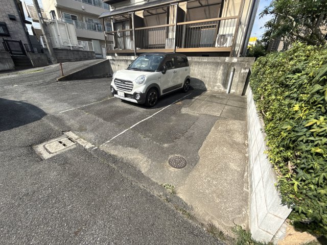 コーポ横関の駐車場