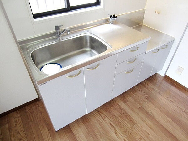 岸和田市額原町のハイツのキッチン|きれいなキッチンです