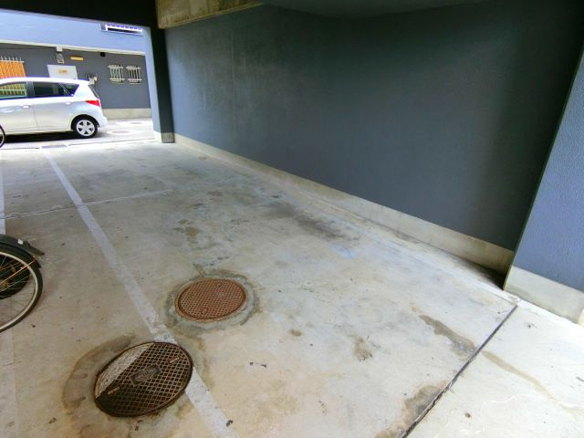 北野田マンション巽A棟の駐車場
