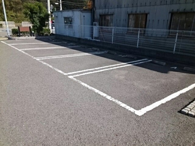 【駐車場】 | エンブレムⅡ | 車をお持ちの方に嬉しい駐車場付きの物件です