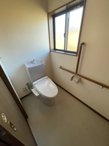 伊豆高原　東興　戸建てのトイレ