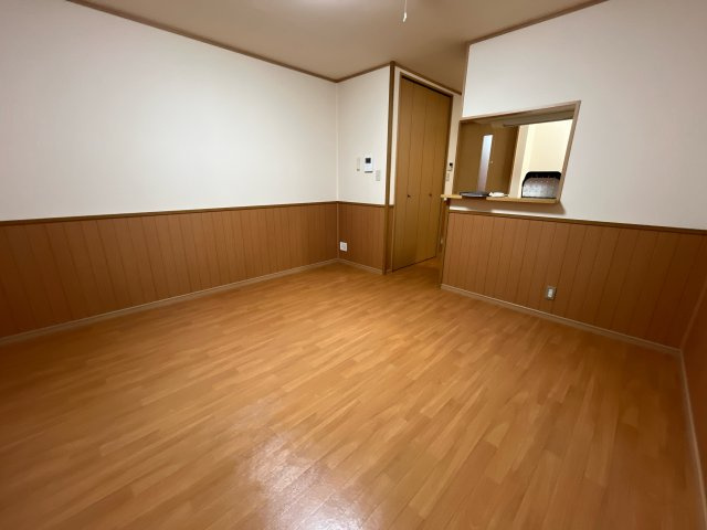 丸萬二番館の居間・リビング