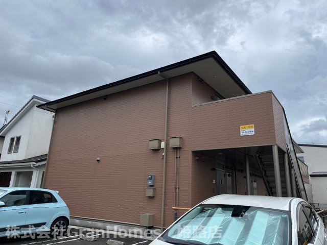 丸萬二番館の外観