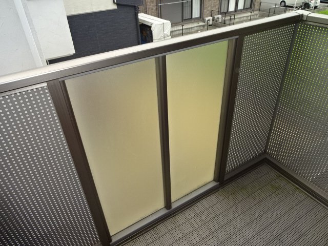 丸萬二番館のバルコニー