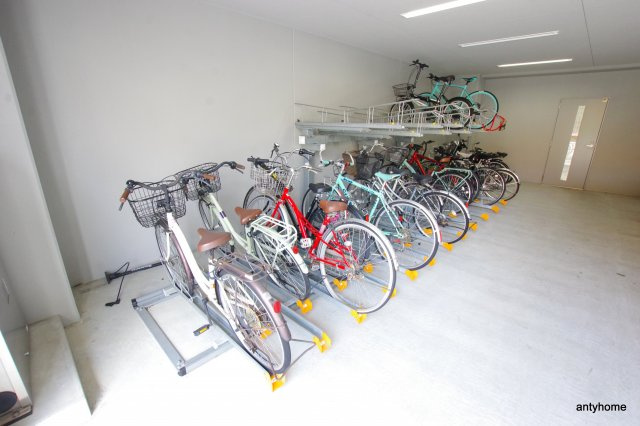 ハーヴェスト江坂 仲介手数料無料の駐車場