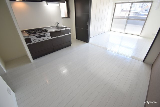 ハーヴェスト江坂 仲介手数料無料の居間・リビング