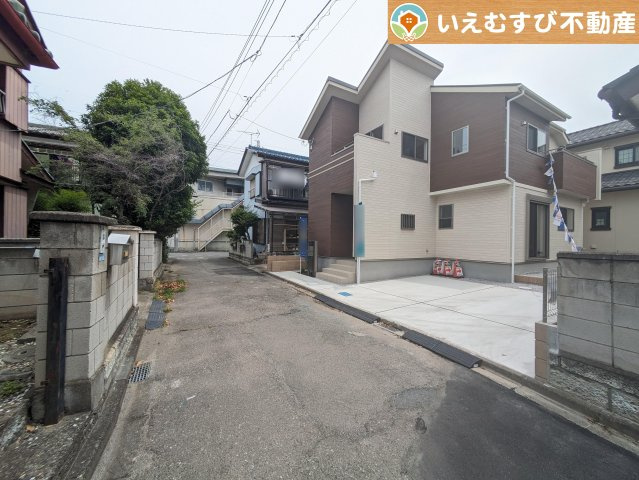 BLOOMING GARDEN　本庄市日の出4丁目の前面道路含む現地写真