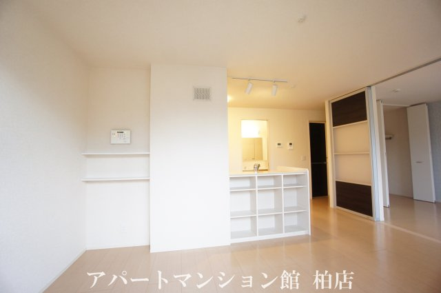 カームベリーＣの居間・リビング