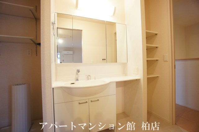 カームベリーＣの独立洗面台
