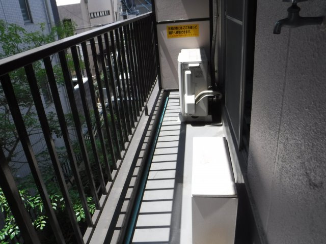 豊田ビルのバルコニー