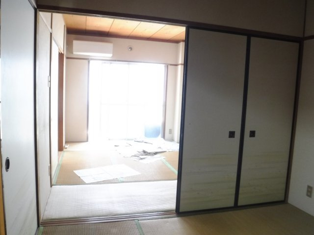 豊田ビルの和室