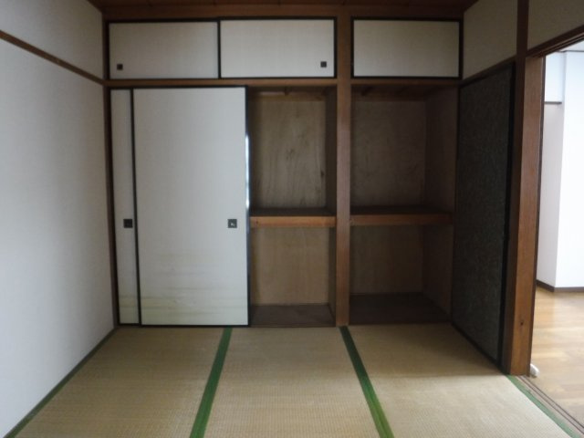 豊田ビルの寝室