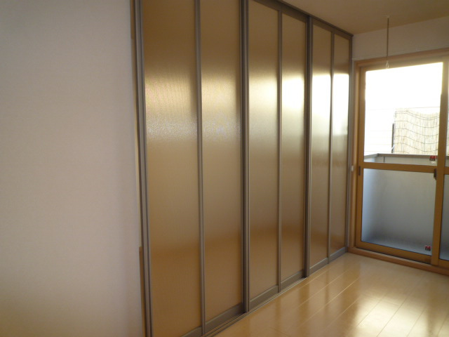 アランフェス羽島の洋室|シルクスクリーン