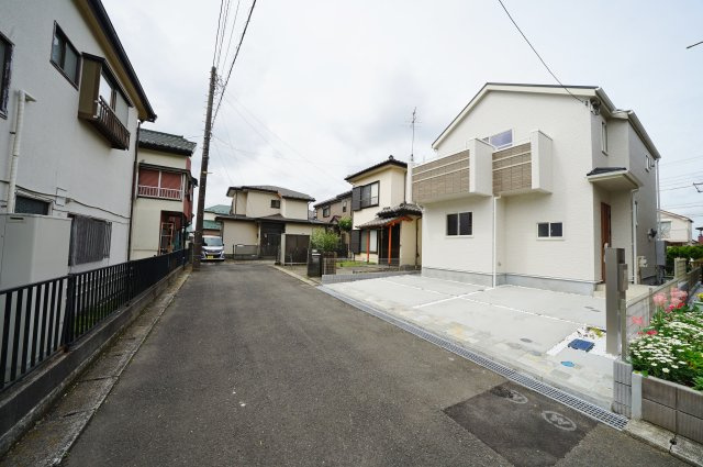 【横浜市瀬谷区下瀬谷１丁目38-4新築戸建て】★仲介手数料無料★（瀬谷さくら小学校・下瀬谷中学校）の前面道路含む現地写真