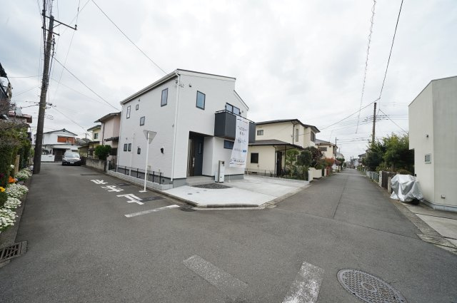 【横浜市瀬谷区南瀬谷１丁目68-8新築戸建て】★仲介手数料無料★（南瀬谷小学校・南瀬谷中学校）の前面道路含む現地写真