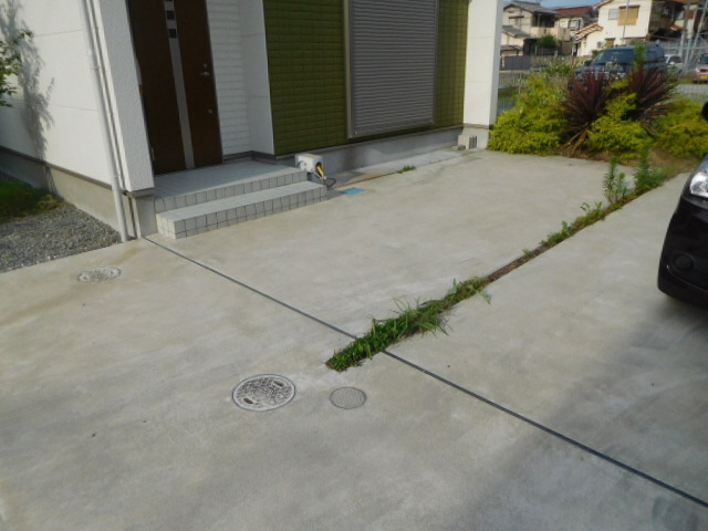 樹々たかおかF棟の駐車場