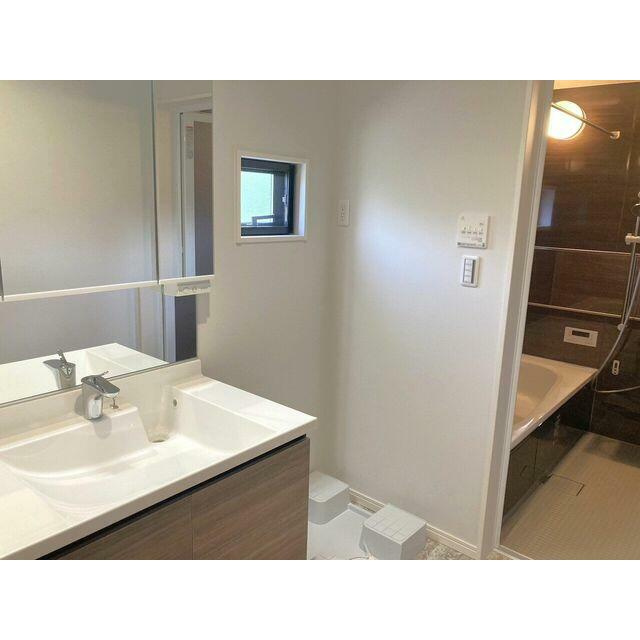 ●津市藤方 戸建の独立洗面台