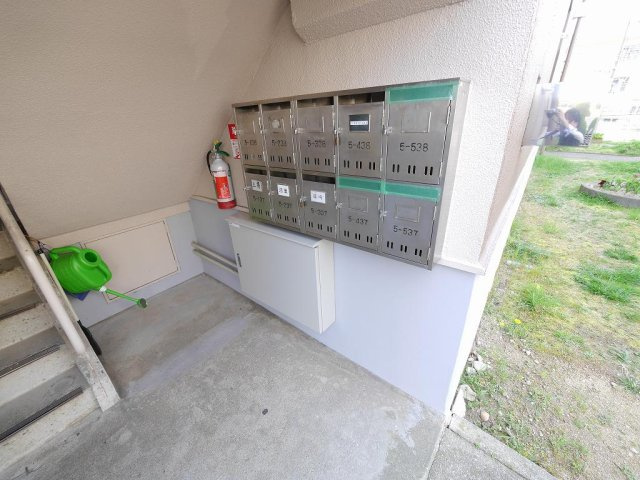 東垂水5号棟のエントランス