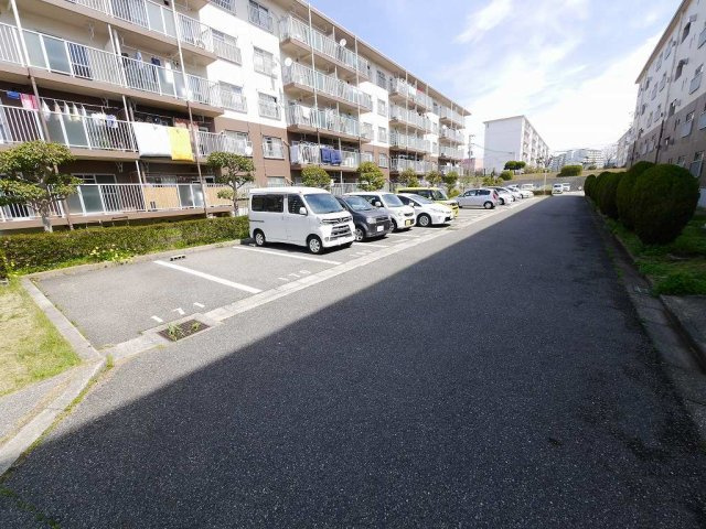 東垂水5号棟の駐車場
