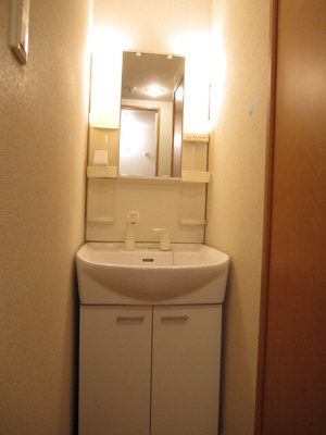 【洗面所】 | ペイサージュ別府南 | 別号室の写真になります。現況優先。