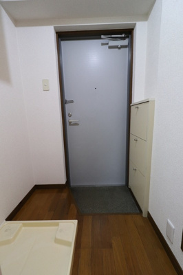 【玄関】 | ガーデンパレス⻄新 | 別号室の写真になります。現況優先。