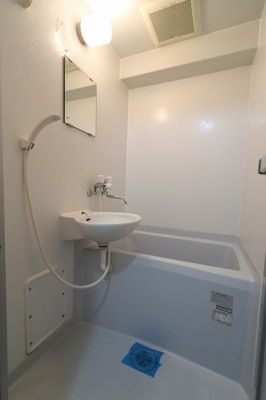 【浴室】 | ガーデンパレス⻄新 | 別号室の写真になります。現況優先。