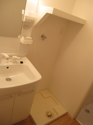 【洗面所】 | アットイーズ香椎 | 別号室の写真になります。現況優先。