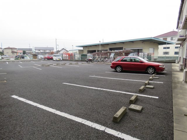 中島ハイムの駐車場