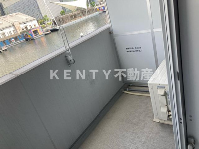 【バルコニー】 | キャナルテラス品川 | 外からの目が気にならないバルコニーで洗濯物が干せます