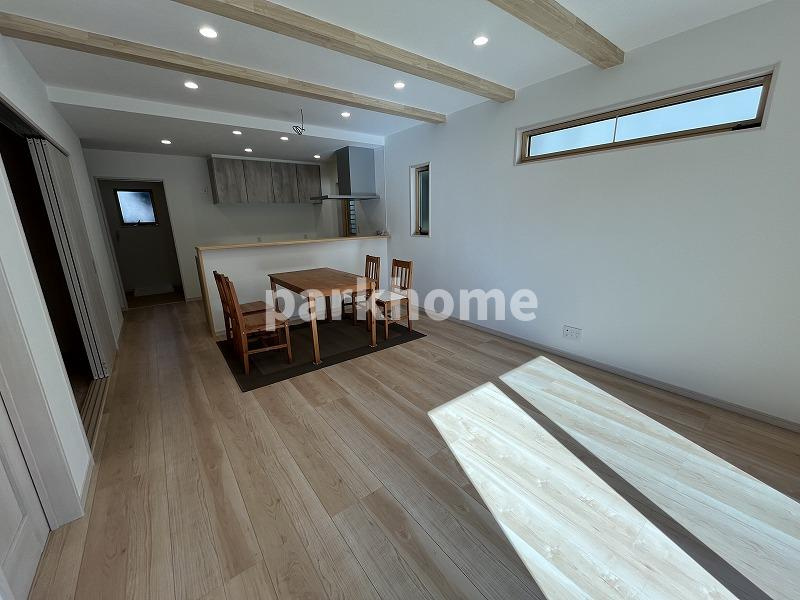 吾川郡いの町枝川　新築戸建ての居間・リビング