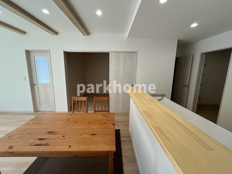 吾川郡いの町枝川　新築戸建ての居間・リビング