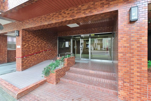 シャンボール香椎宮前のエントランス