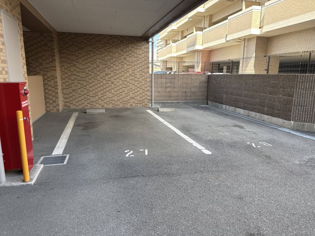 キャッスルコート東雲の駐車場