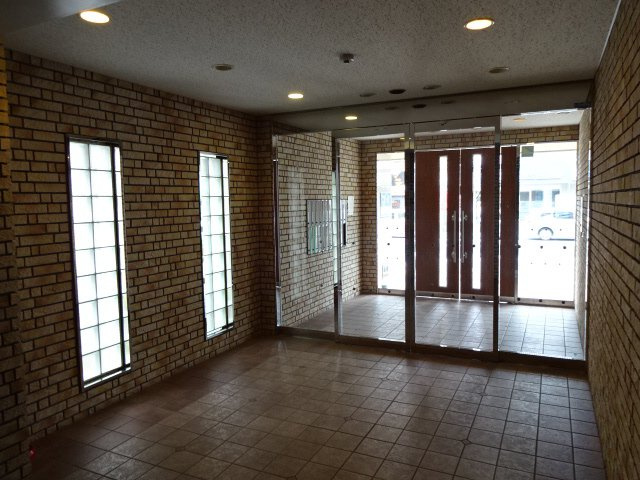マンション西駅前のロビー
