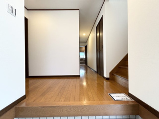 【玄関】 | 神戸市西区樫野台三丁目　一戸建て | 広々とした玄関♪