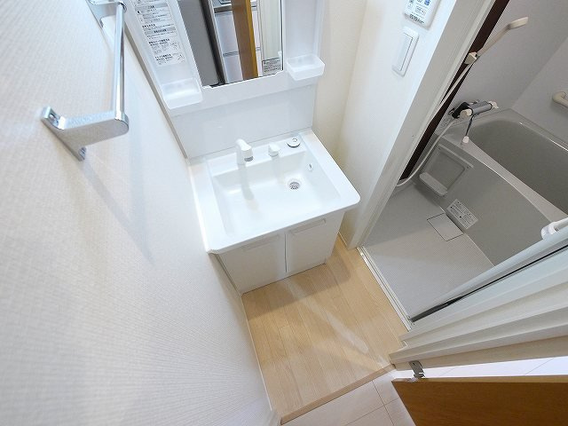 クレイノ聡の洗面所|シューズクローク付きで玄関がスッキリしますよ♪