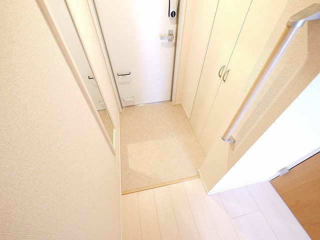 クレイノ聡の玄関|防犯カメラ付き