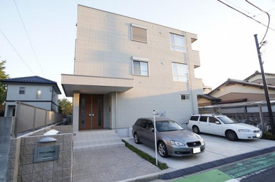 【外観】 | アドラブール戸田公園 | 周囲と調和した瀟洒な建物です。