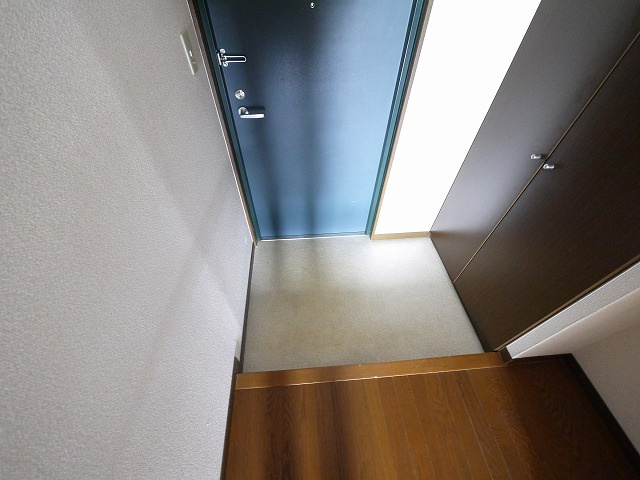 南新町ビルの玄関|毎日通る玄関はこちらです