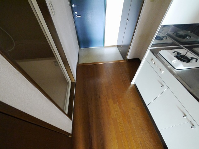 南新町ビルのキッチン|コンパクトなキッチンで掃除もラクラク