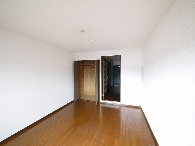 南新町ビルの洋室|明るい洋室です