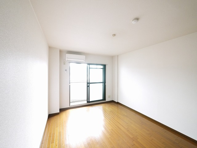 南新町ビルの居間・リビング|使いやすいリビングです