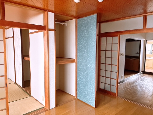 旭マンションの洋室