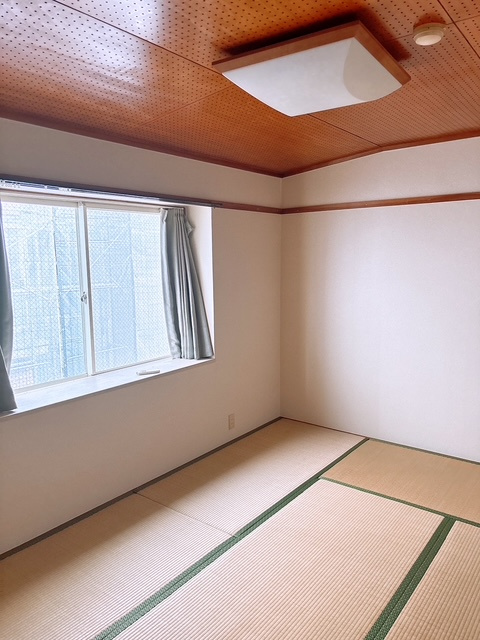 旭マンションの和室