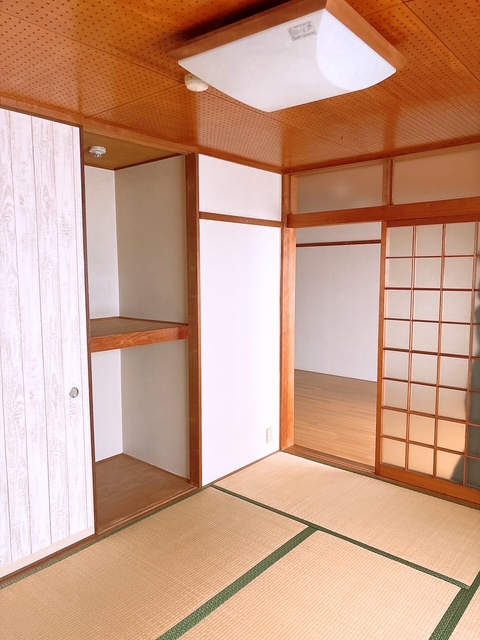 旭マンションの和室